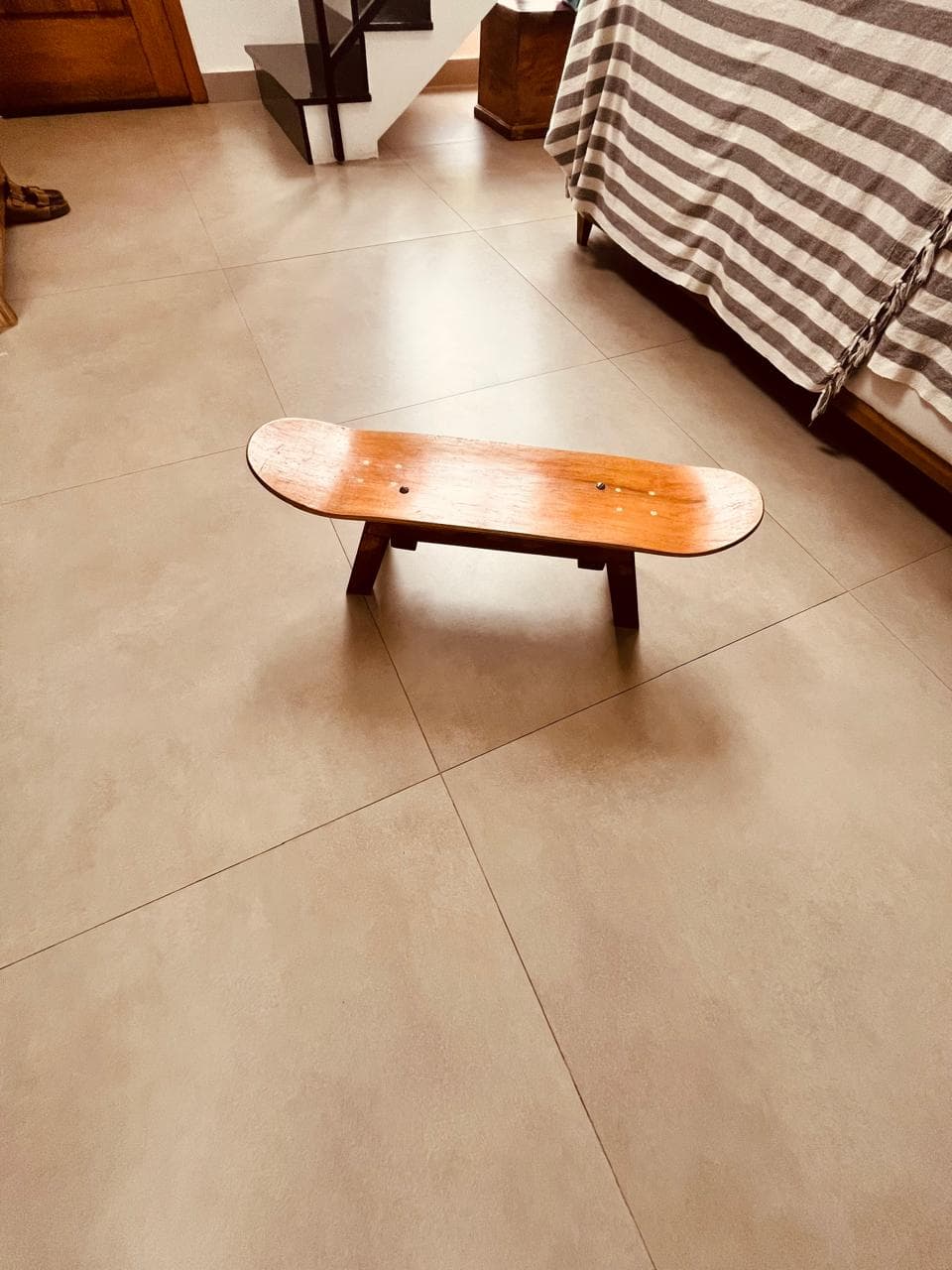 Banco feito com shape usado de skate