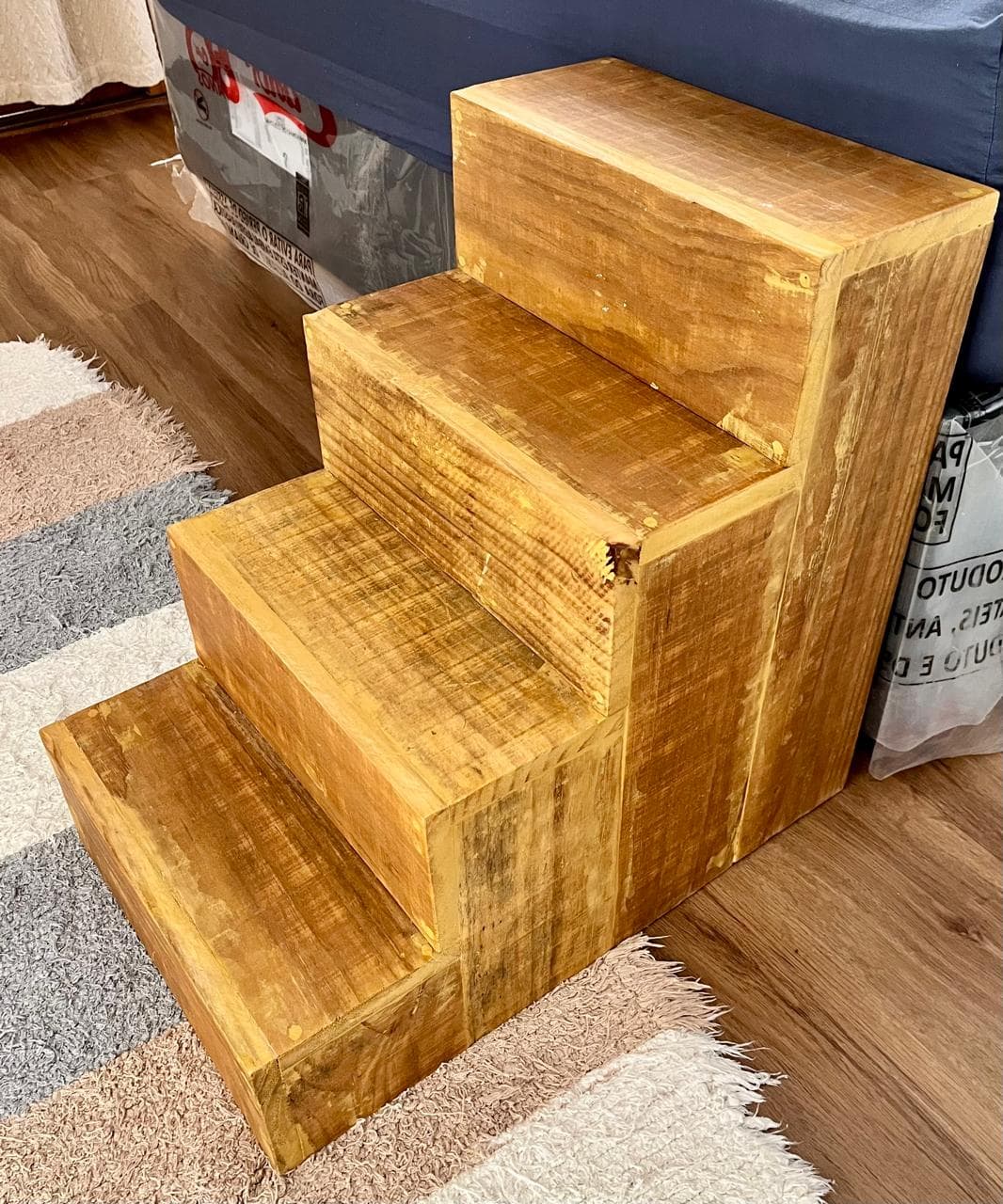 Escada para que seu pet consiga subir na cama - Imagem 2