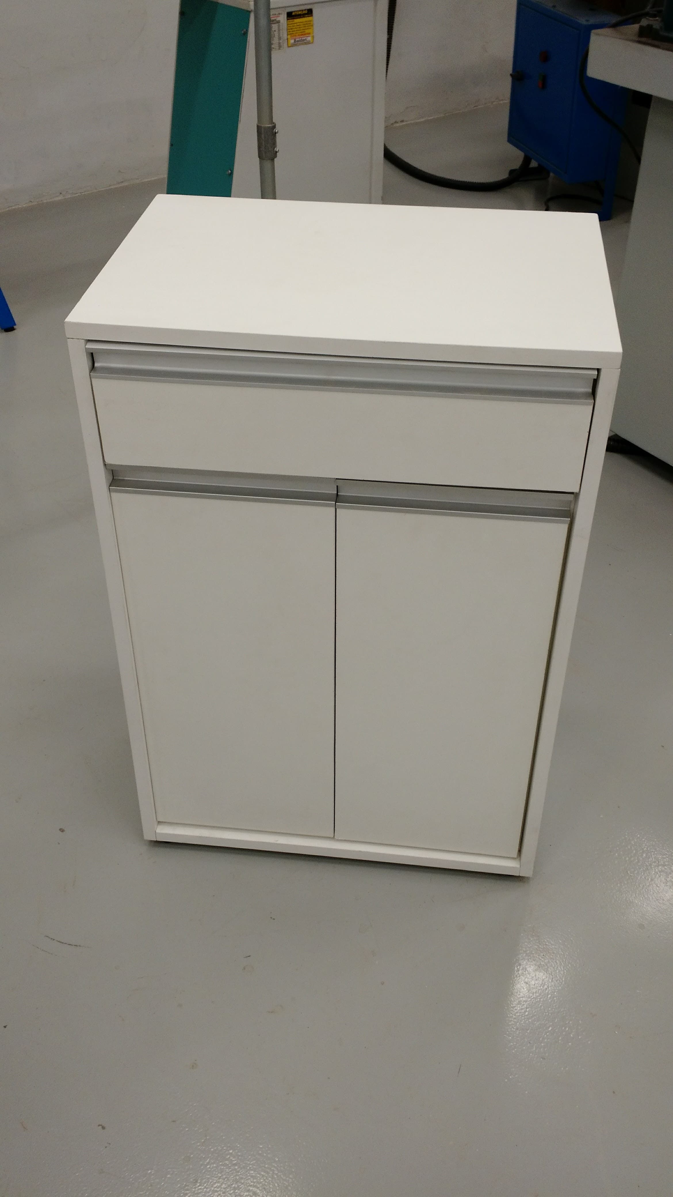 Gabinete em MDF Branco