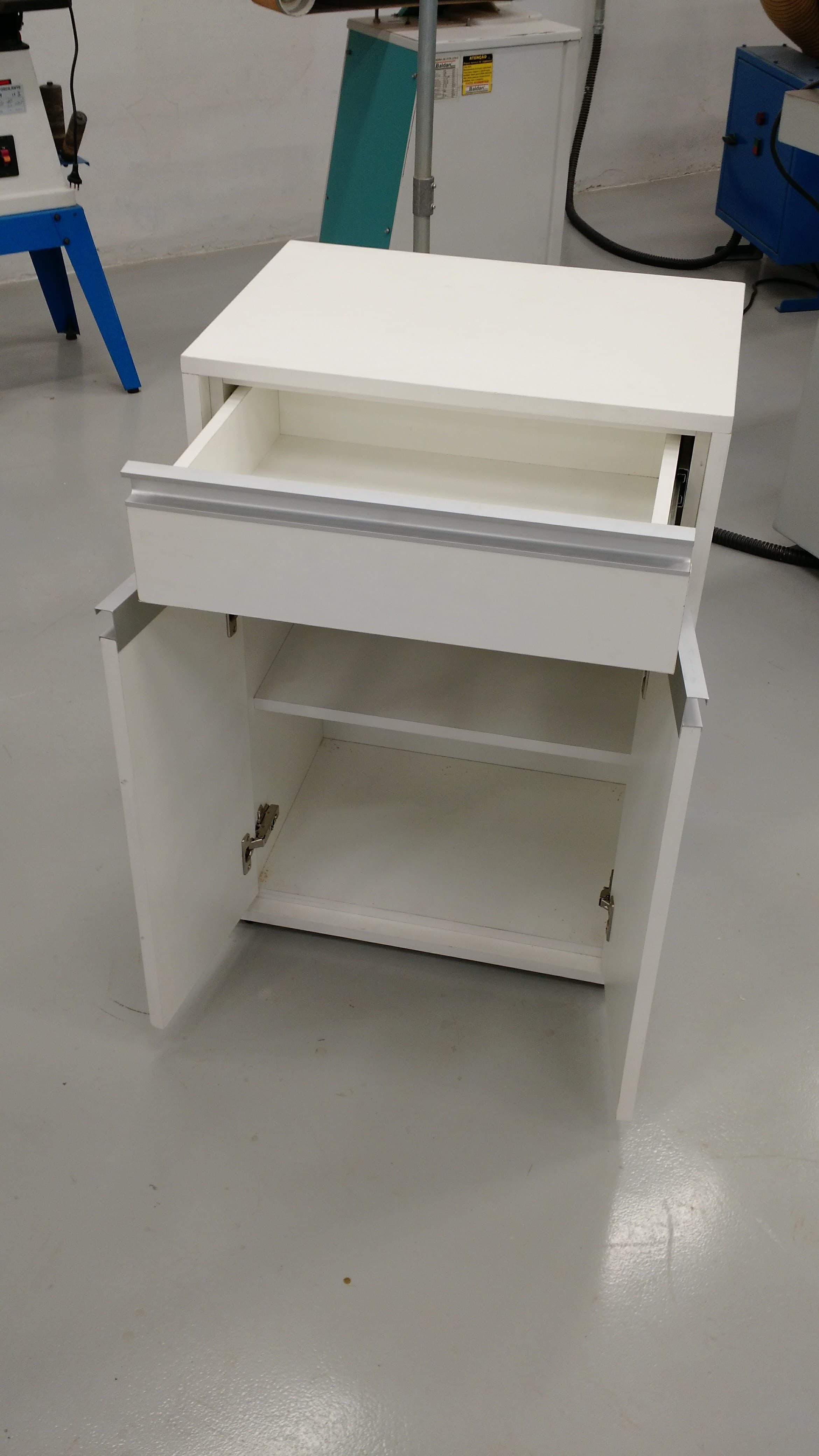 Gabinete em MDF Branco - Imagem 3