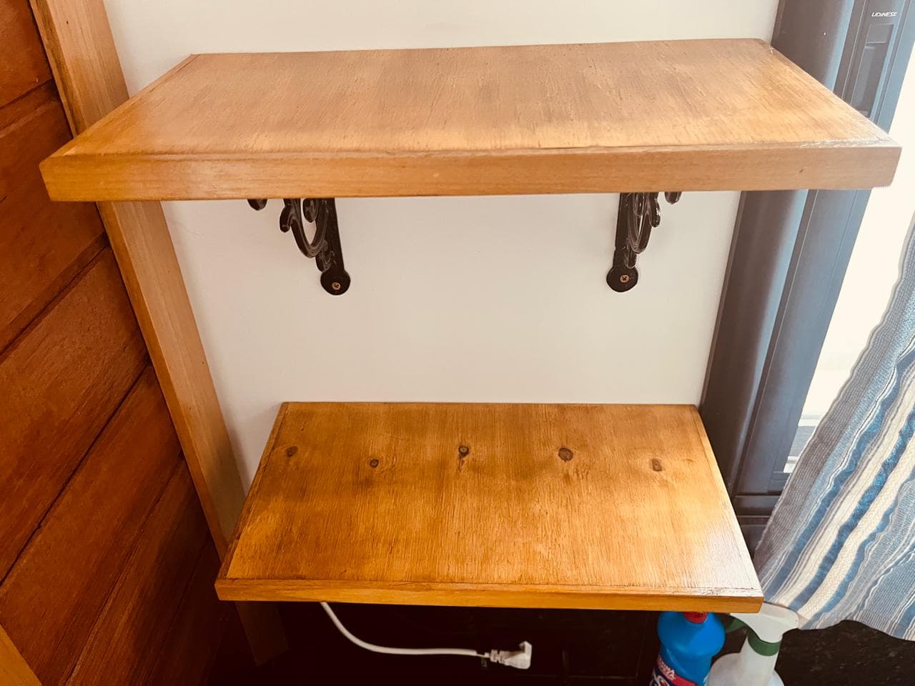 Prateleira pequena com mão francesa. - Imagem 3