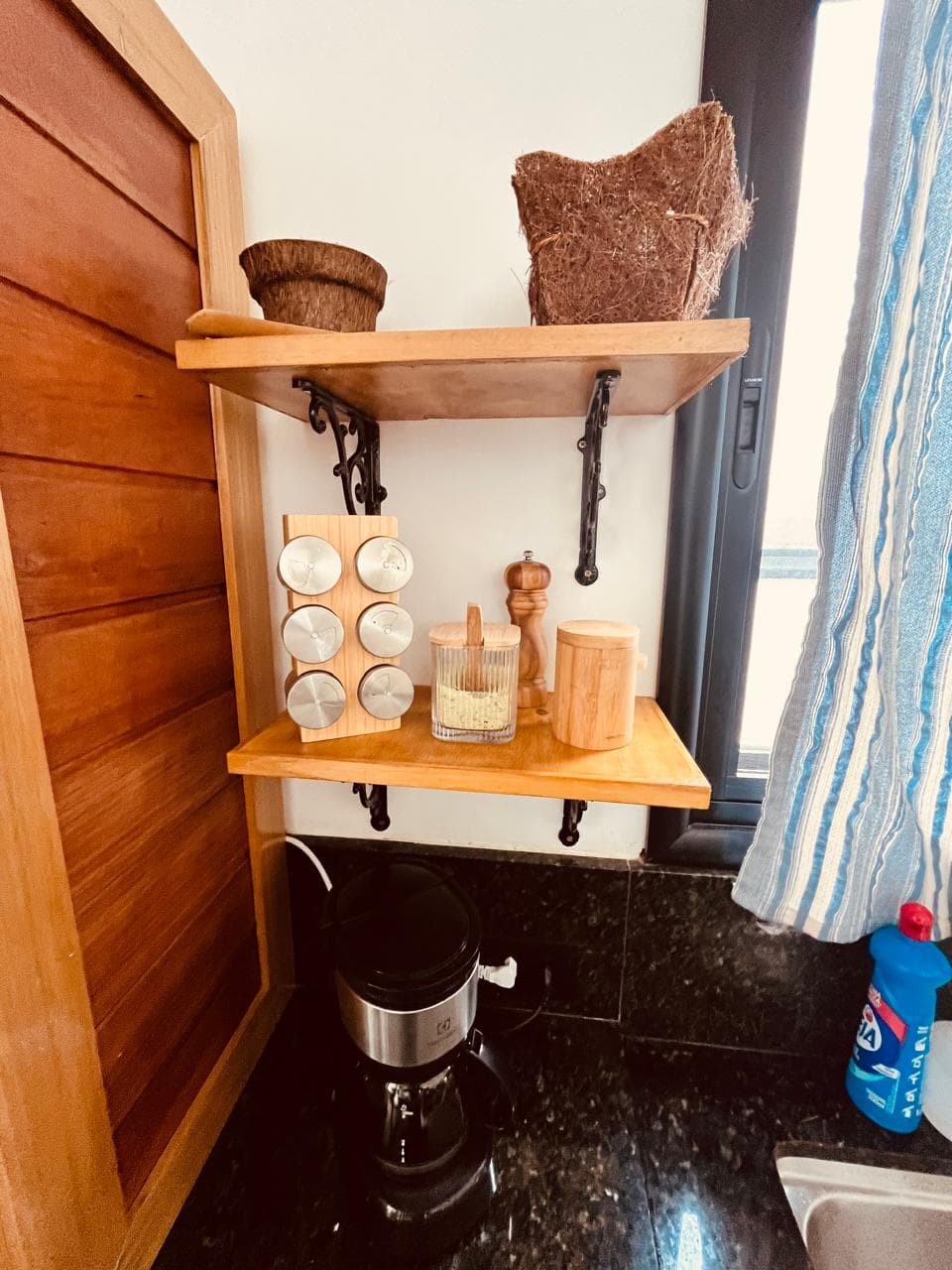 Prateleira pequena com mão francesa. - Imagem 5