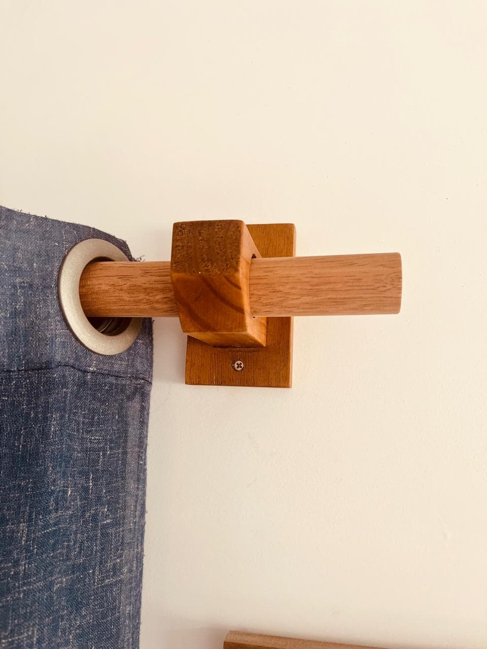 Suporte para varão de cortina